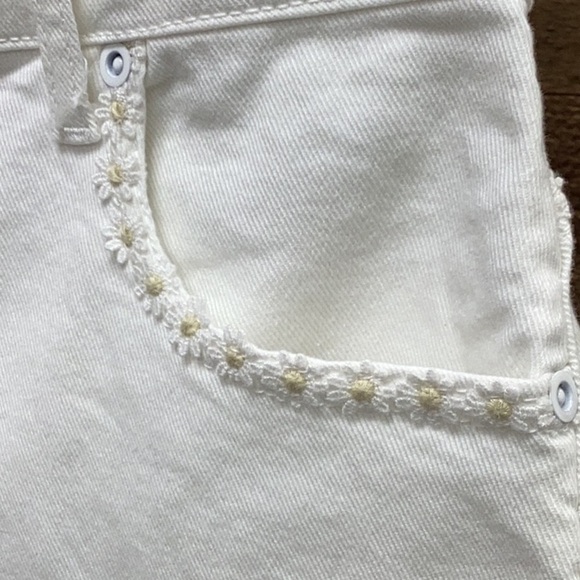 Solid & Striped Daisy Trim High Waisted White Denim Shorts Size 24 - Picture 7 of 7